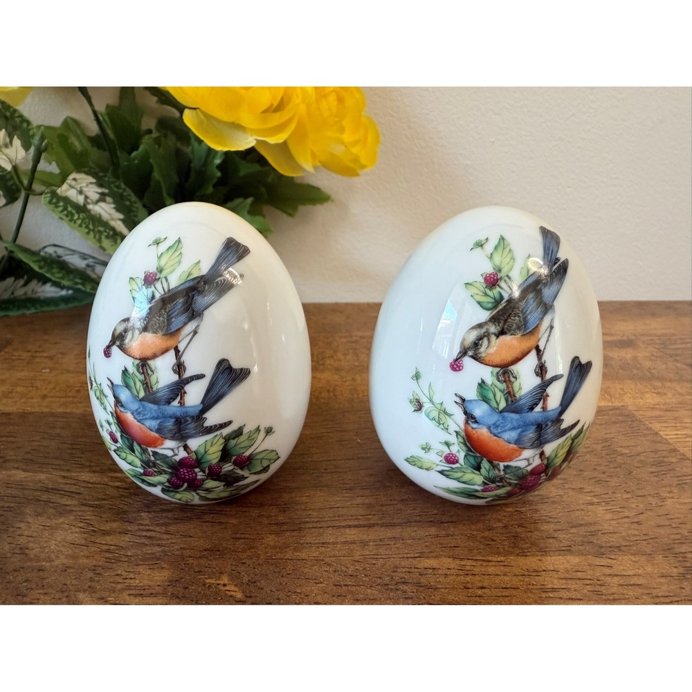Vintage Avon Porcelain Collectible Egg‎ Summer's Song Warm and Bright Bird Berry